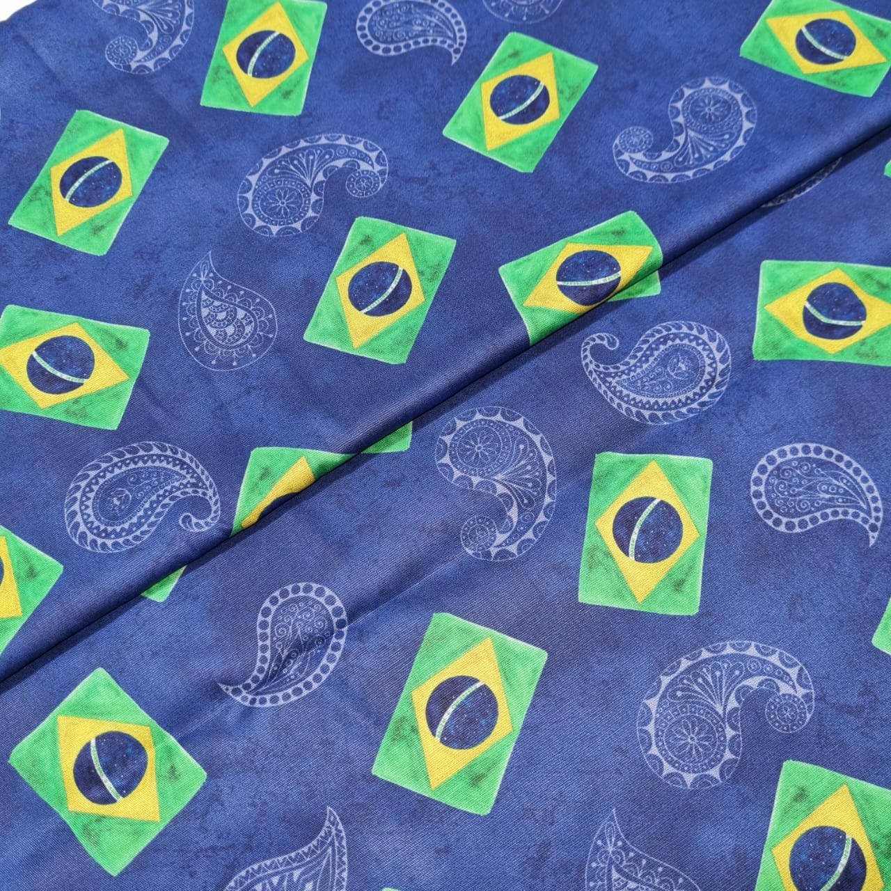 Tecido Tricoline Digital Inspirado Paisley nas Cores do Brasil 2