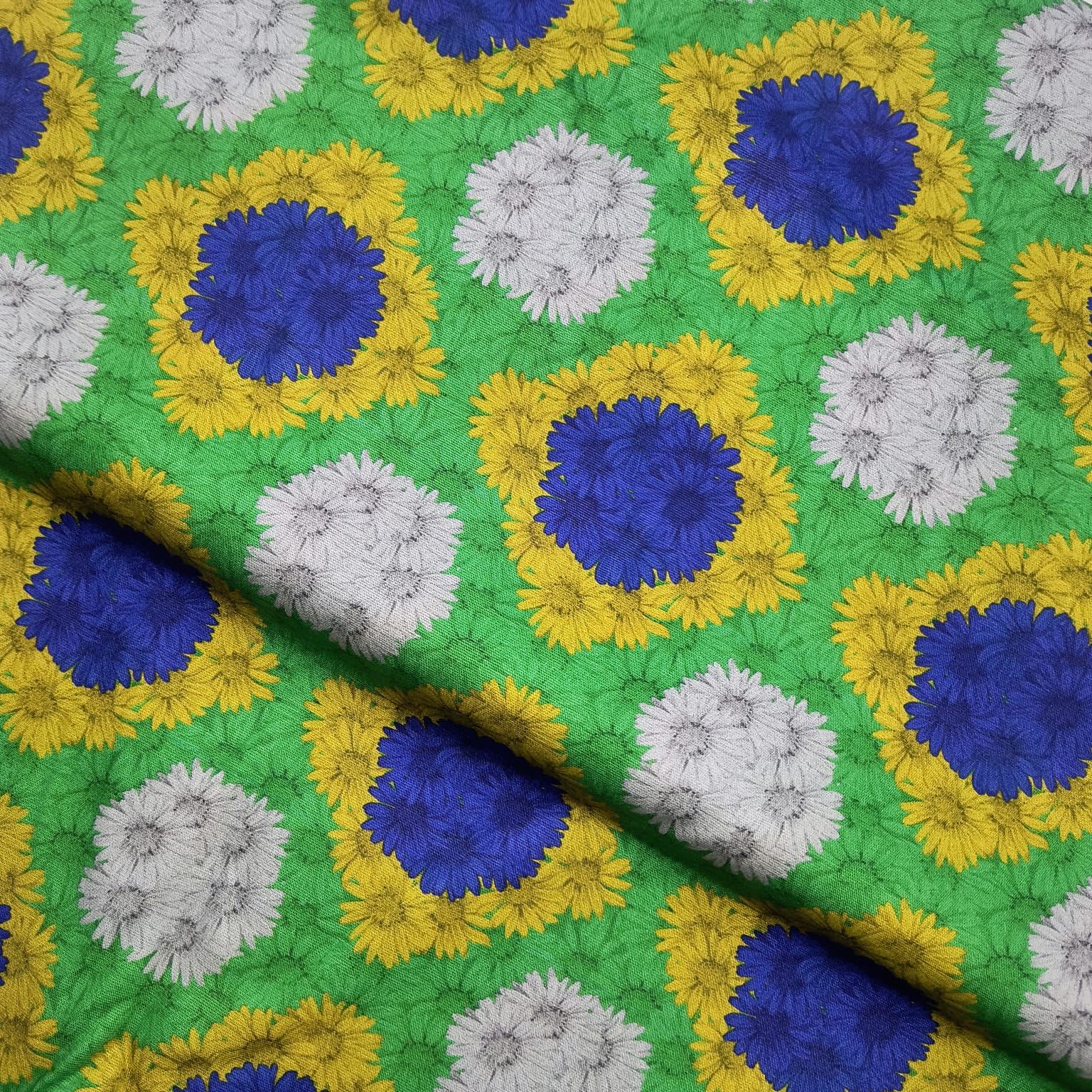 Tecido Tricoline Digital Mini Bandeiras Florais